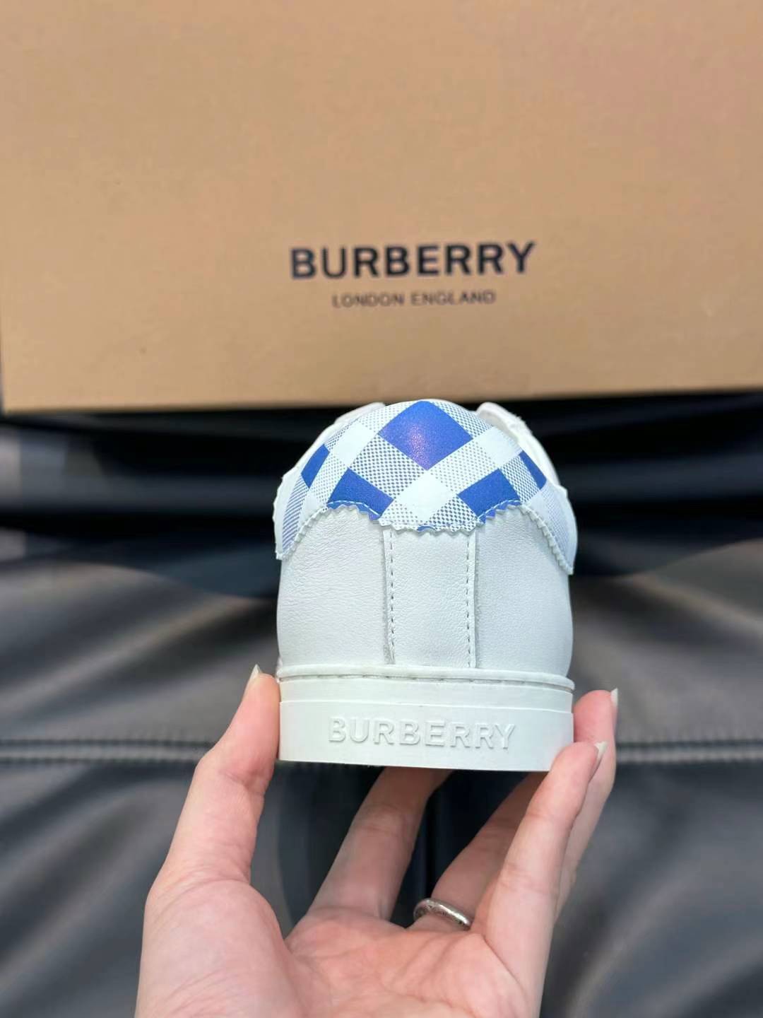 BURBERRY SNEAKER