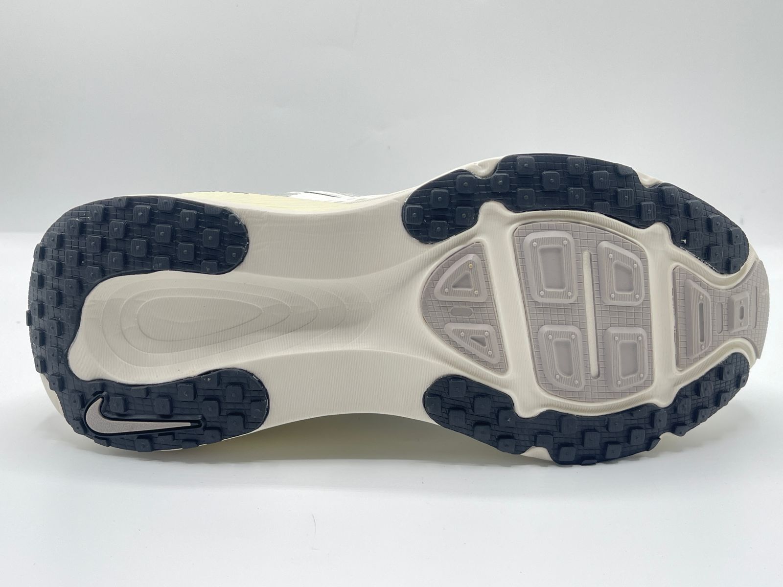 NIKE VOMERO 18
