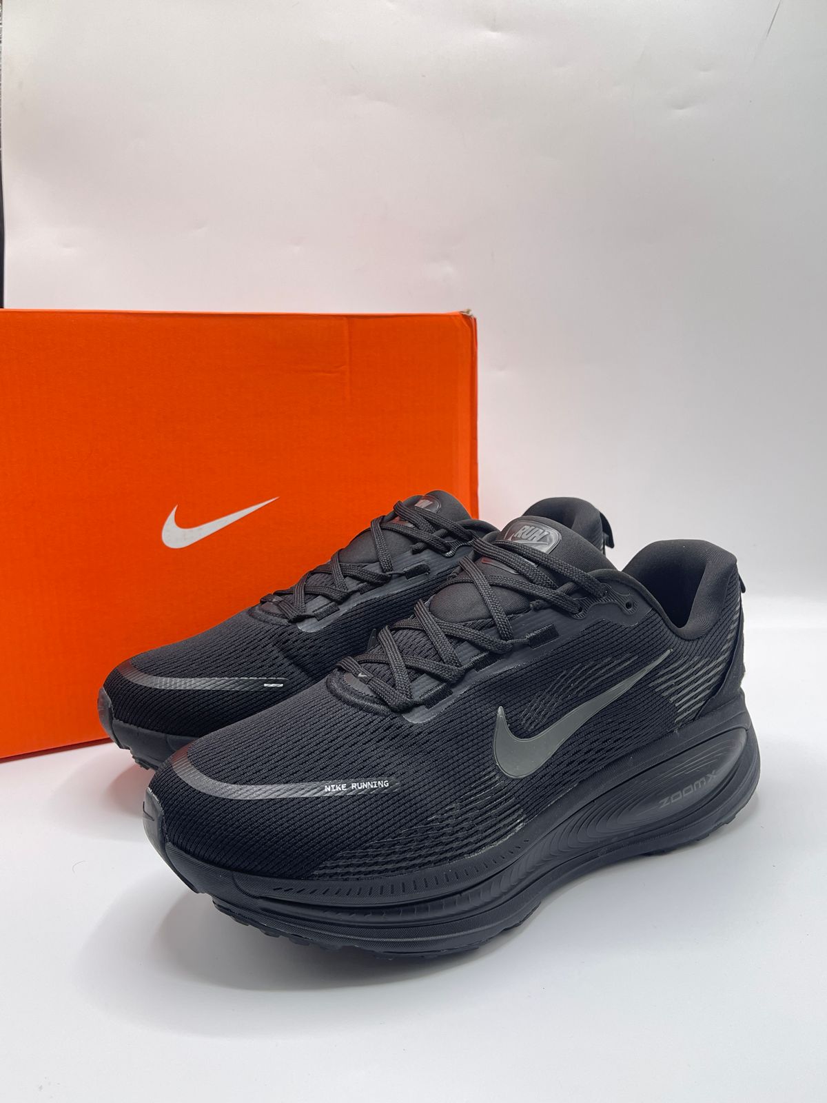 NIKE VOMERO 18