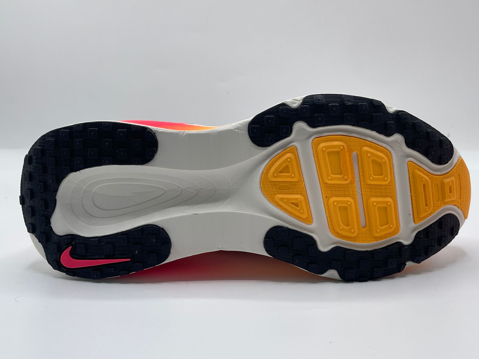 NIKE VOMERO 18