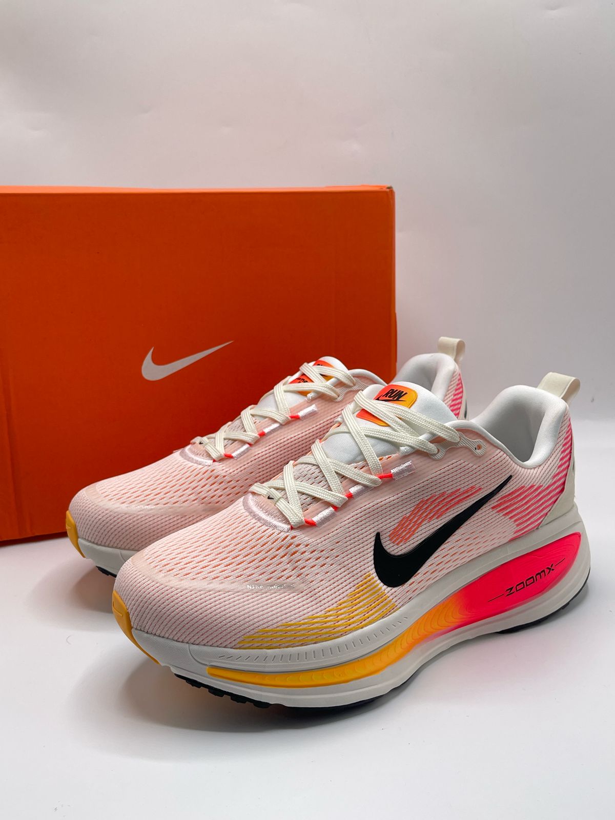 NIKE VOMERO 18
