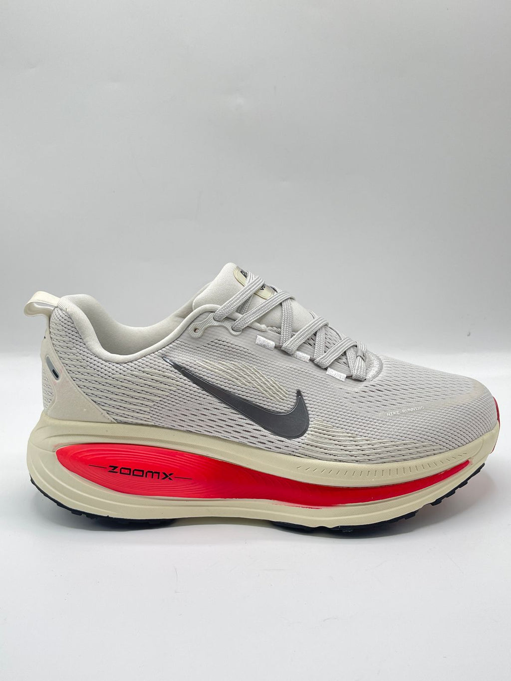 NIKE VOMERO 18