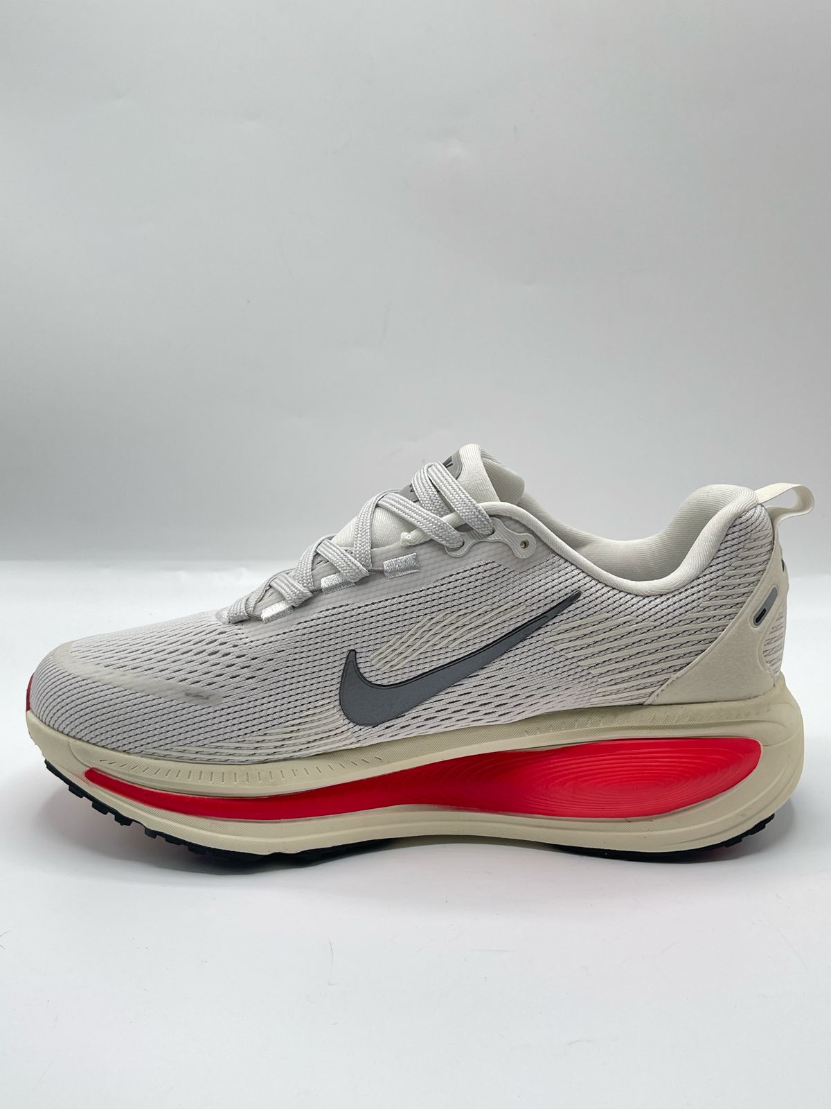 NIKE VOMERO 18
