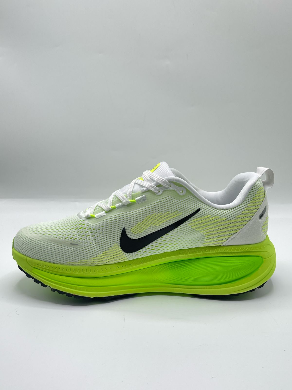 NIKE VOMERO 18