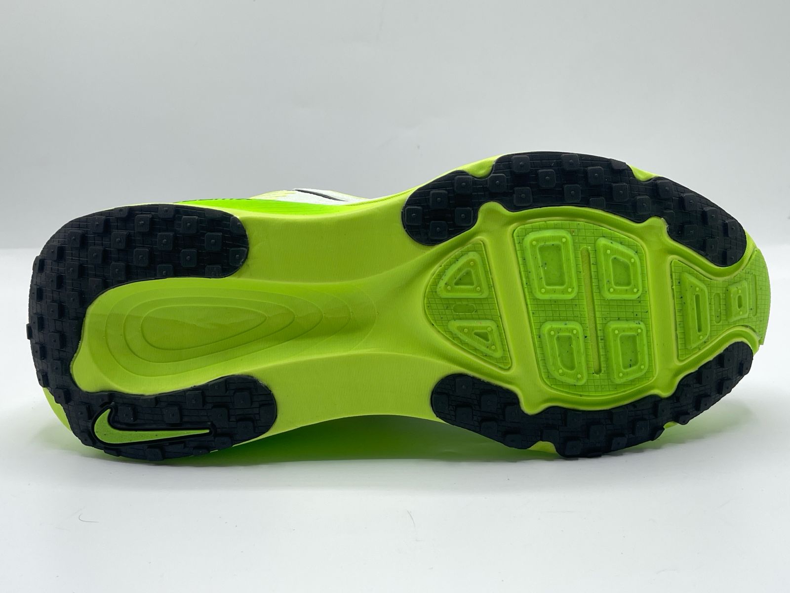 NIKE VOMERO 18
