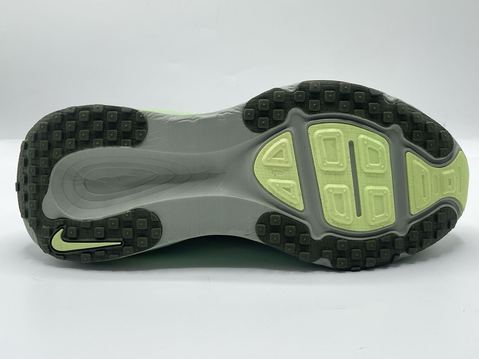 NIKE VOMERO 18